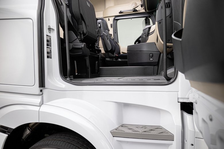 Мерседес Актрос 2021