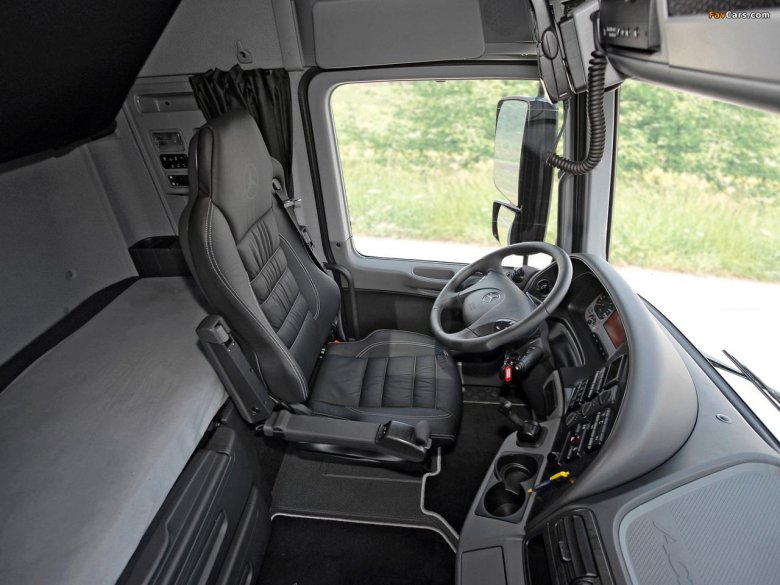 Мерседес Актрос 2022 салон