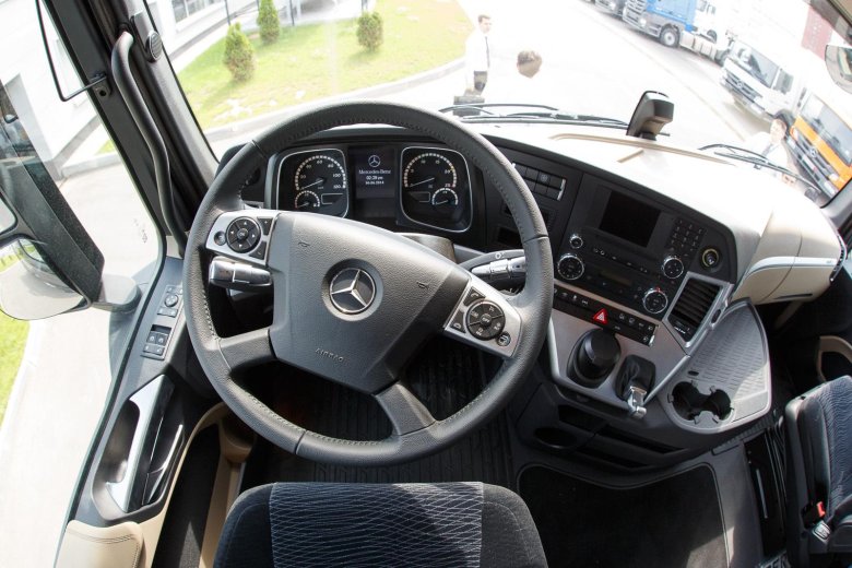 Мерседес Актрос евро 6 салон