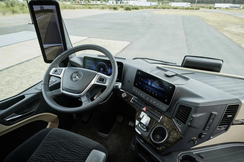 Мерседес-Бенц Актрос 2020 салон