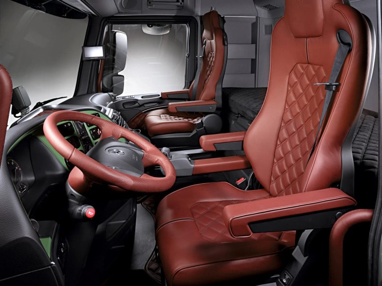 Салон мерседес актрос