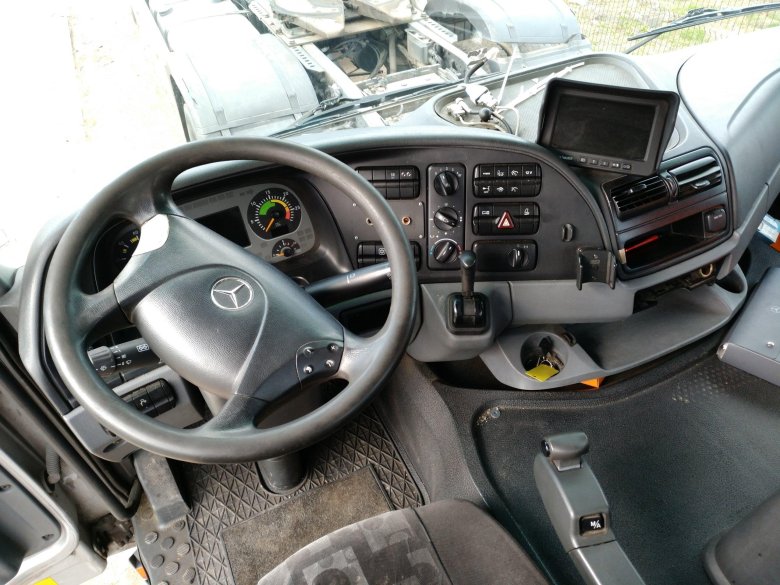 Mercedes Benz Actros 1844 салон