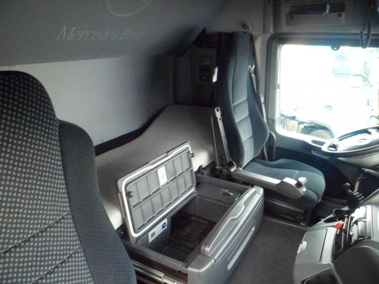 Mercedes Actros 1844 салон