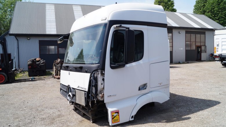 Кабина мерседес аксор