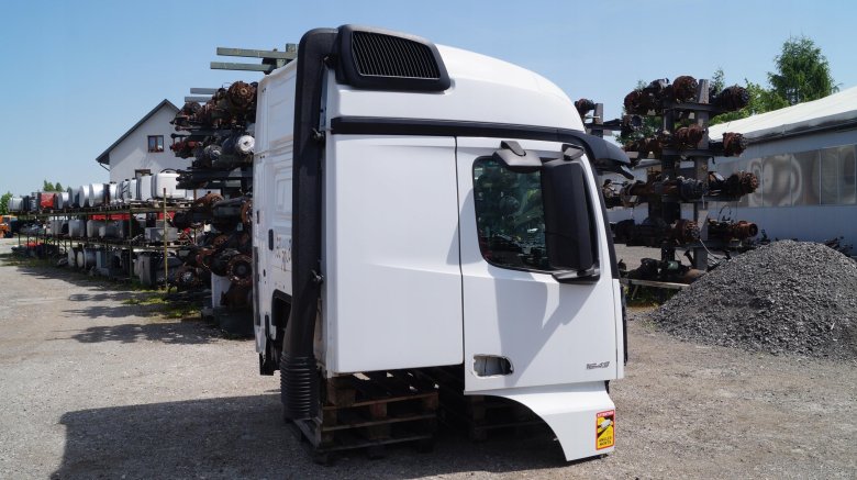 Кабина мерседес аксор