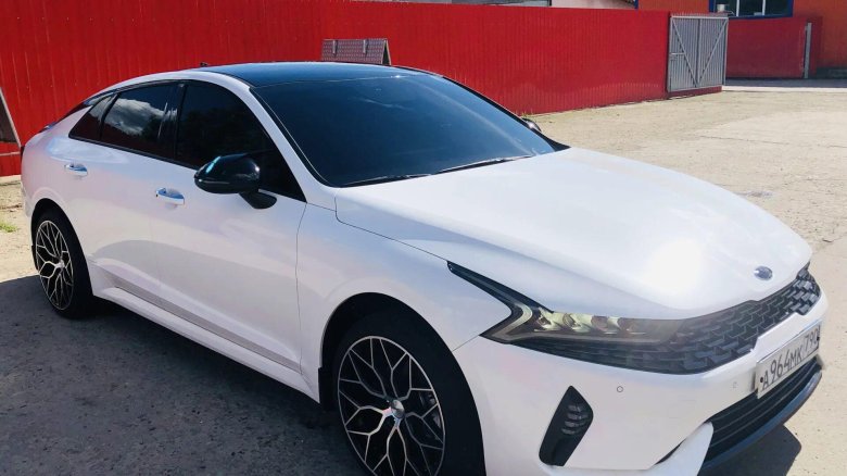 Kia k5 белый перламутр