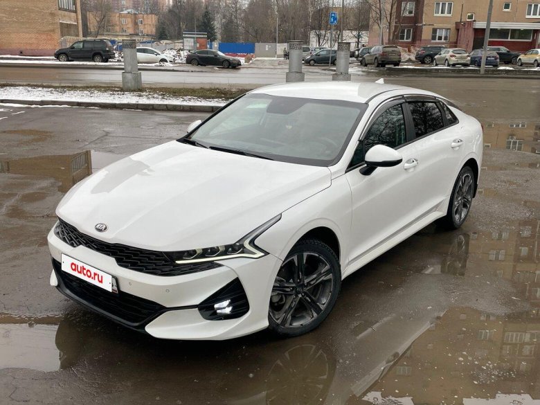 Белая киа к 5