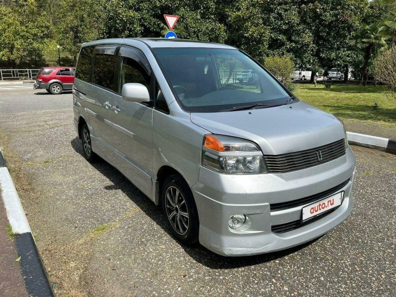 Toyota Voxy 2003 Silver