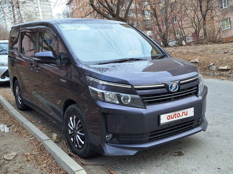Toyota voxy 2014 hybrid