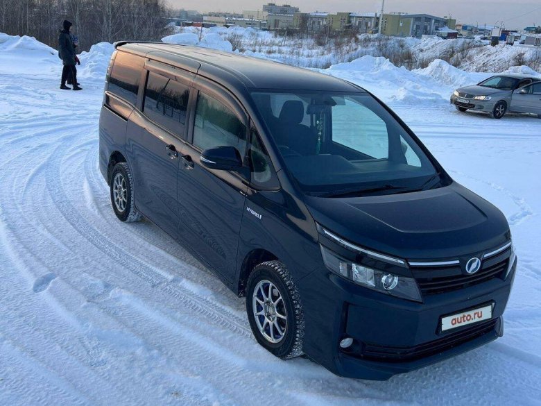 Тойота гибрид минивэн с правым рулем