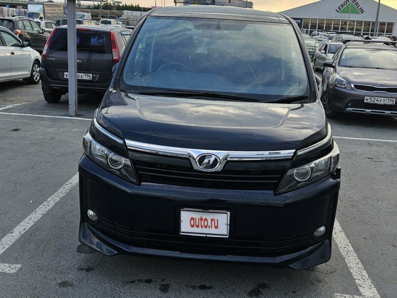 Тойота вокси 2014