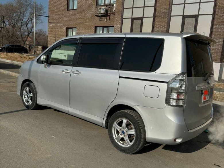 Тойота ноах 2007