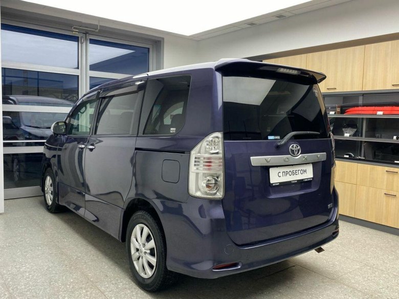 Toyota noah 2001 2007