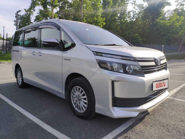Тойота Вокси 2014