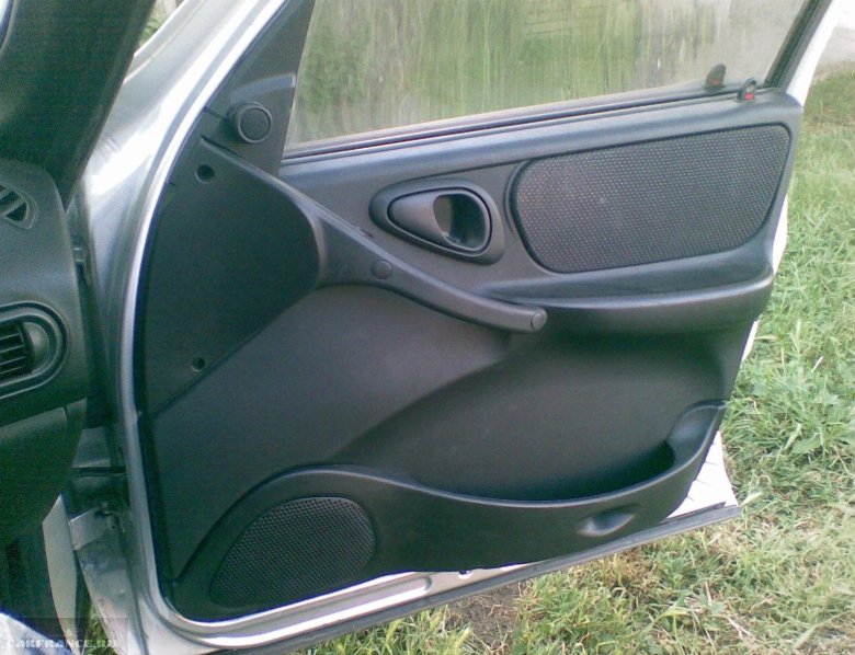 Обшивка двери Нива Шевроле