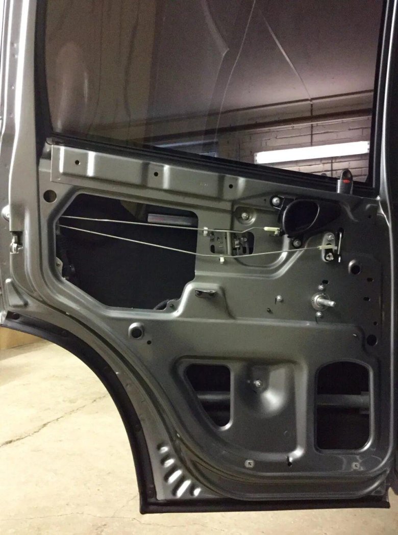 Дверь задка Шевроле Нива без обшивки
