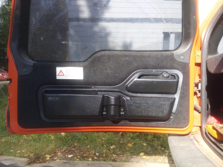 Карманы на двери Нива Шевроле 2123