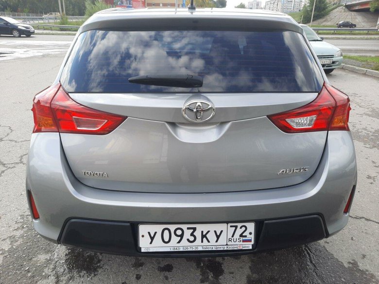 Тойота Auris 2013 зад