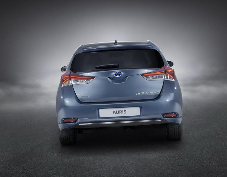 Тойота аурис 2021