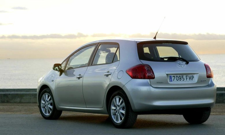 Тойота аурис 2007