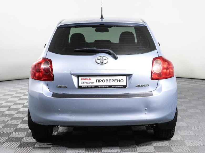 Тойота аурис 2003 года