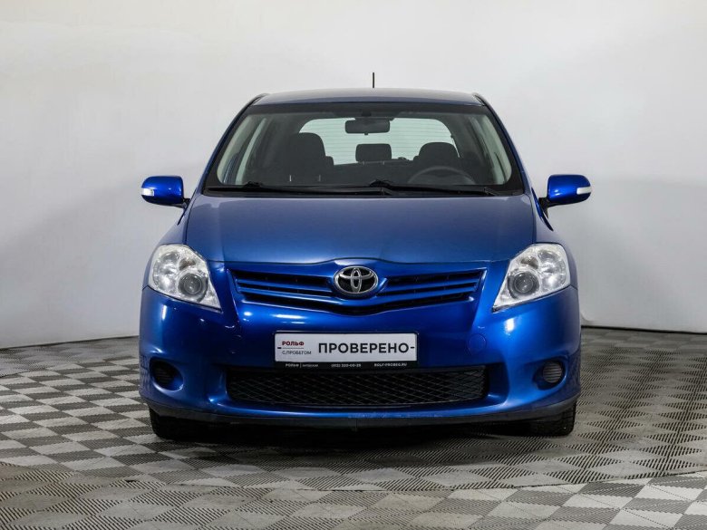 Тойота аурис 2011