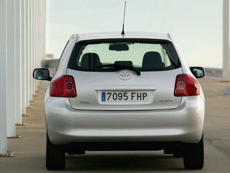 Toyota Auris 1 поколение