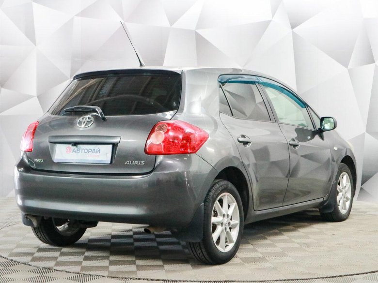 Тойота аурис 2008