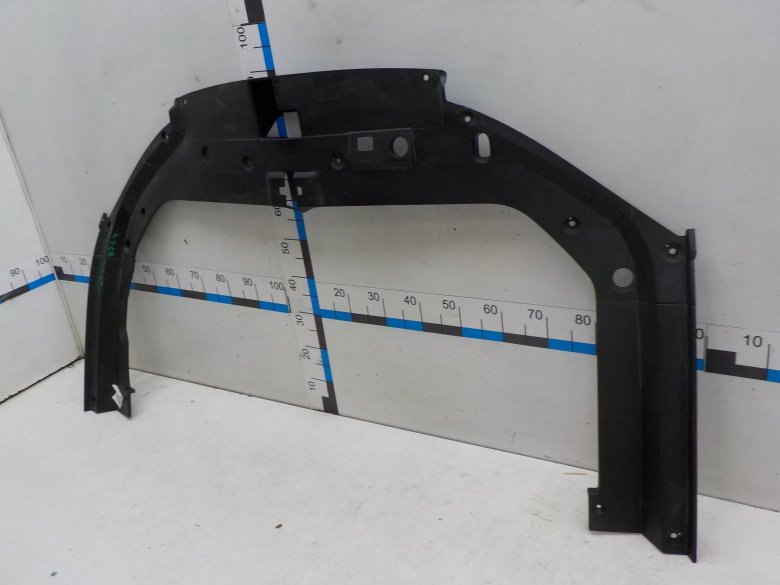 Кожух замка капота