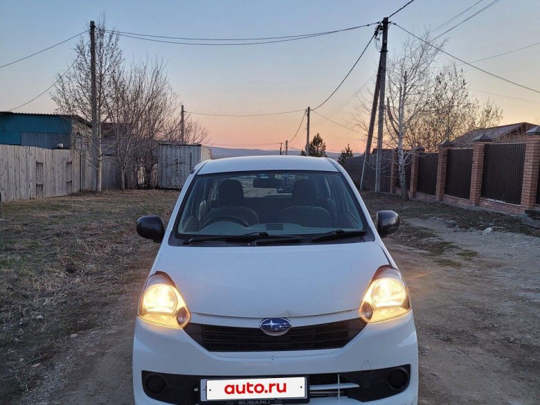 Белая субару