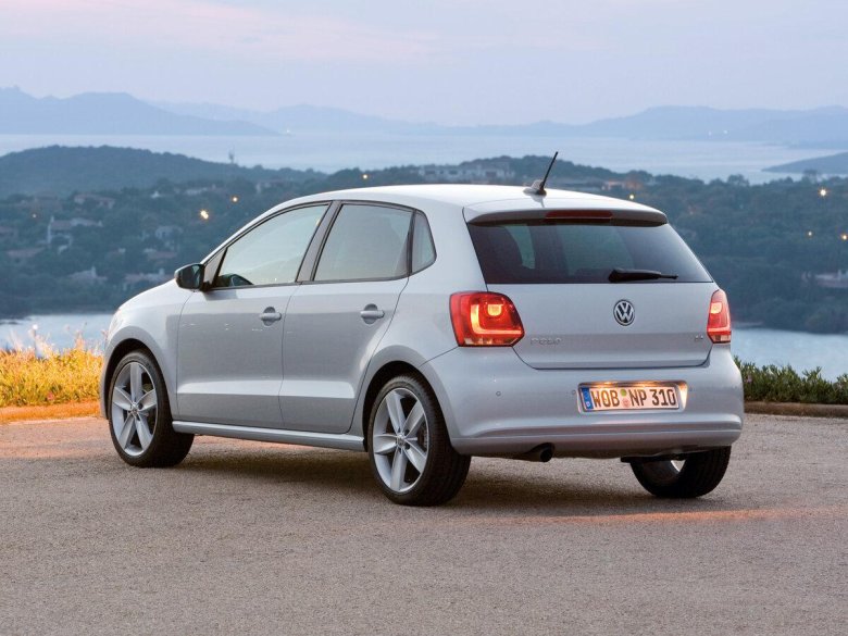 Volkswagen polo hatchback 2011