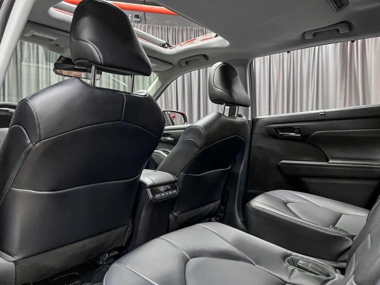 Toyota highlander iv