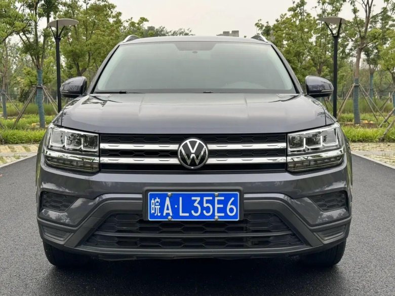 Автомобиль volkswagen