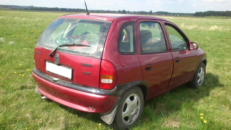 Opel Corsa 1995 b