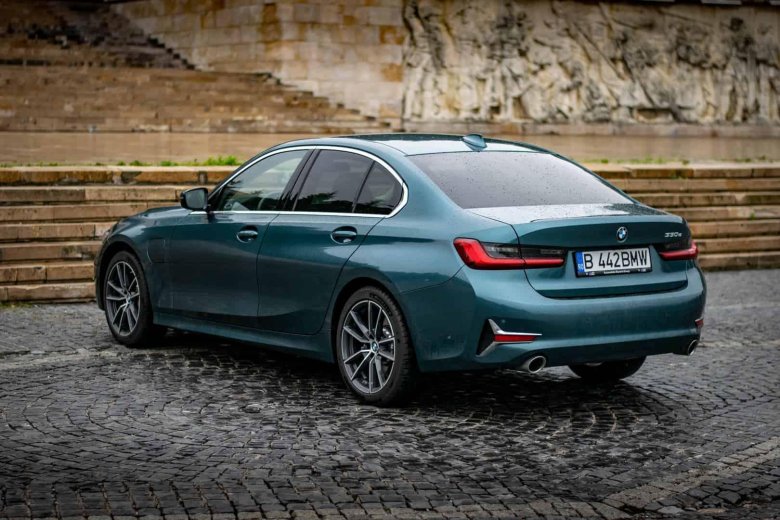 BMW 330 2021