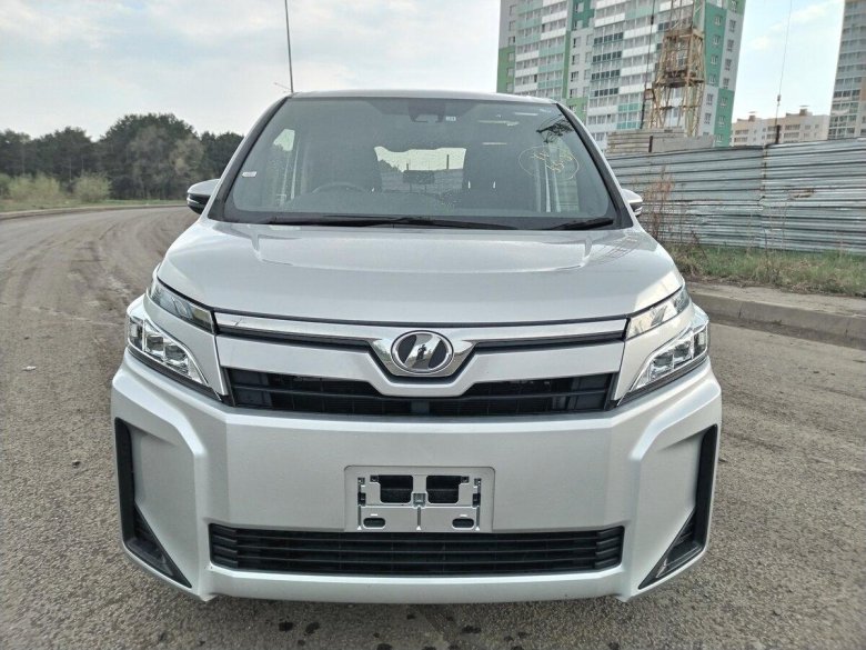 Toyota Voxy r80 фото