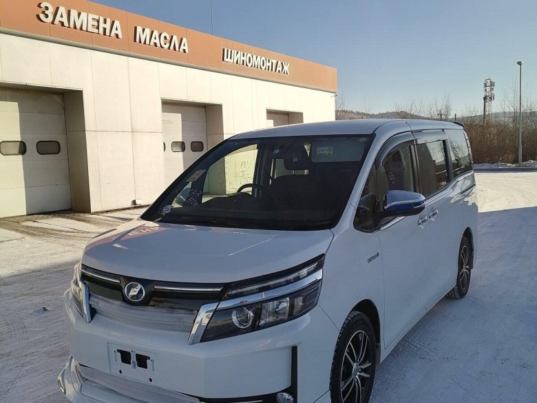 Тойота вокси 2015