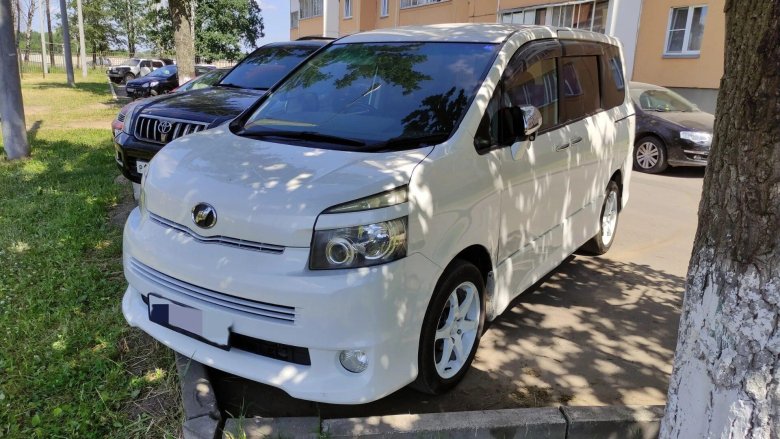 Тойота Вокси 2