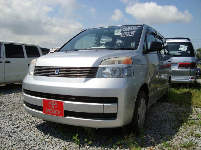 Toyota Voxy 2003