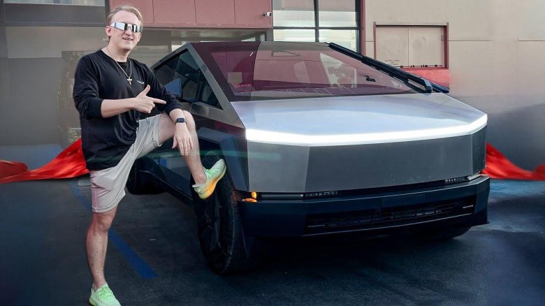 Тесла кибер трак