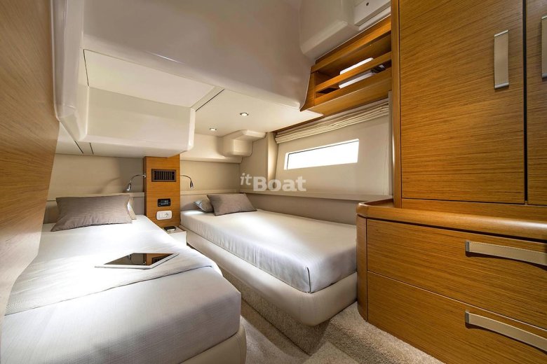 Моторная яхта