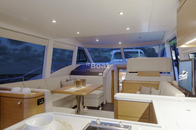 Яхта Гринлайн 48