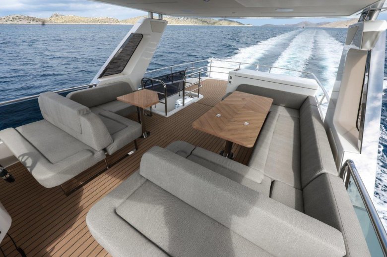 Beneteau swift trawler 48