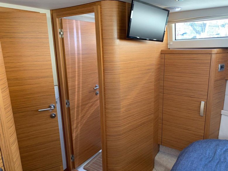 Парусная яхта