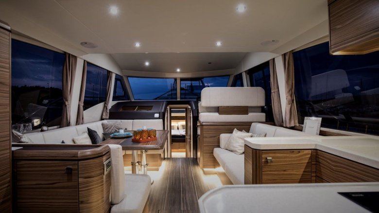 Яхта greenline 48 fly