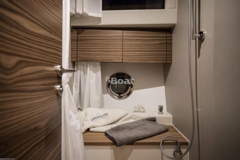 Яхта Greenline 48 Fly