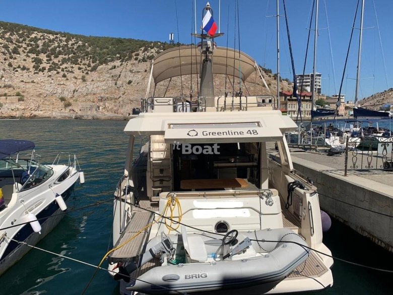 Моторная яхта