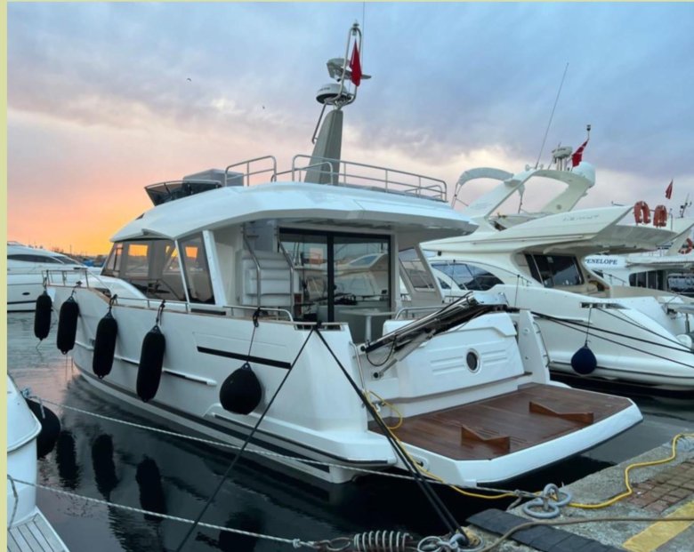 Яхта beneteau swift trawler 41