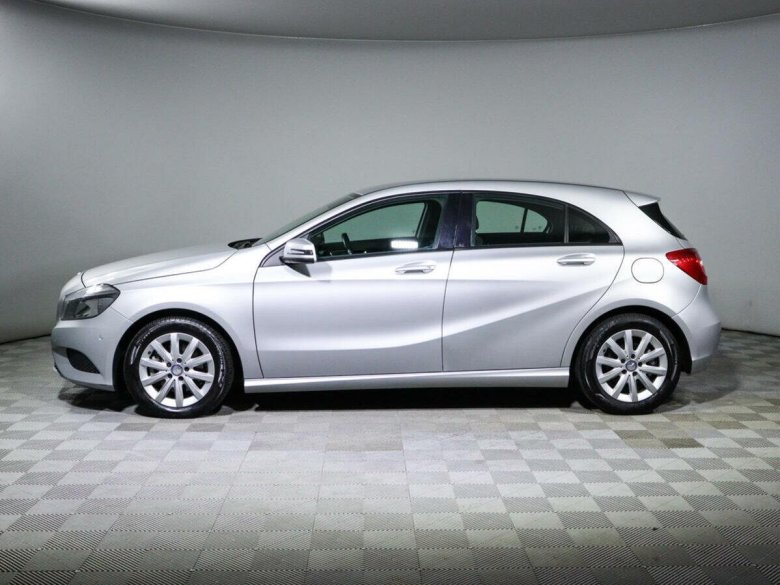 Серебристый мерседес