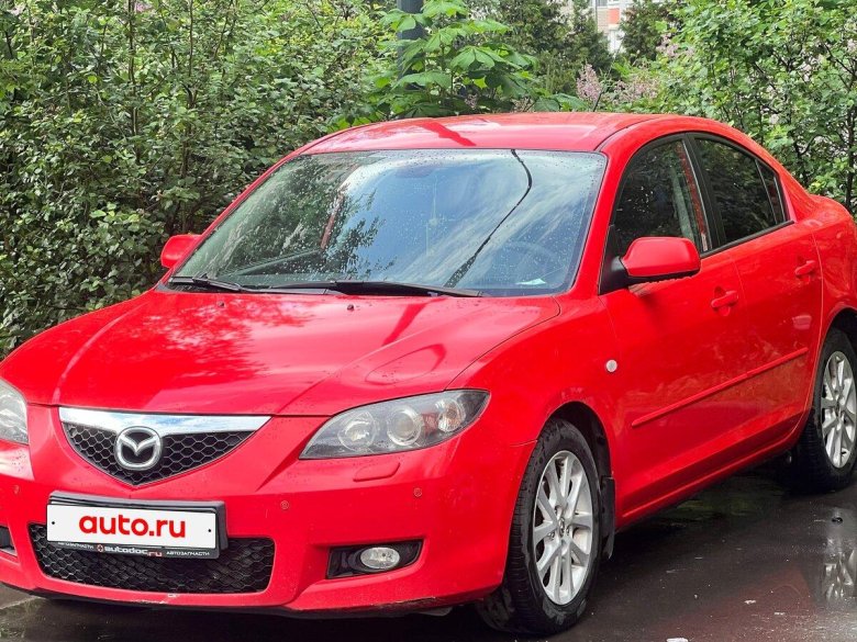 Мазда 3 красная седан